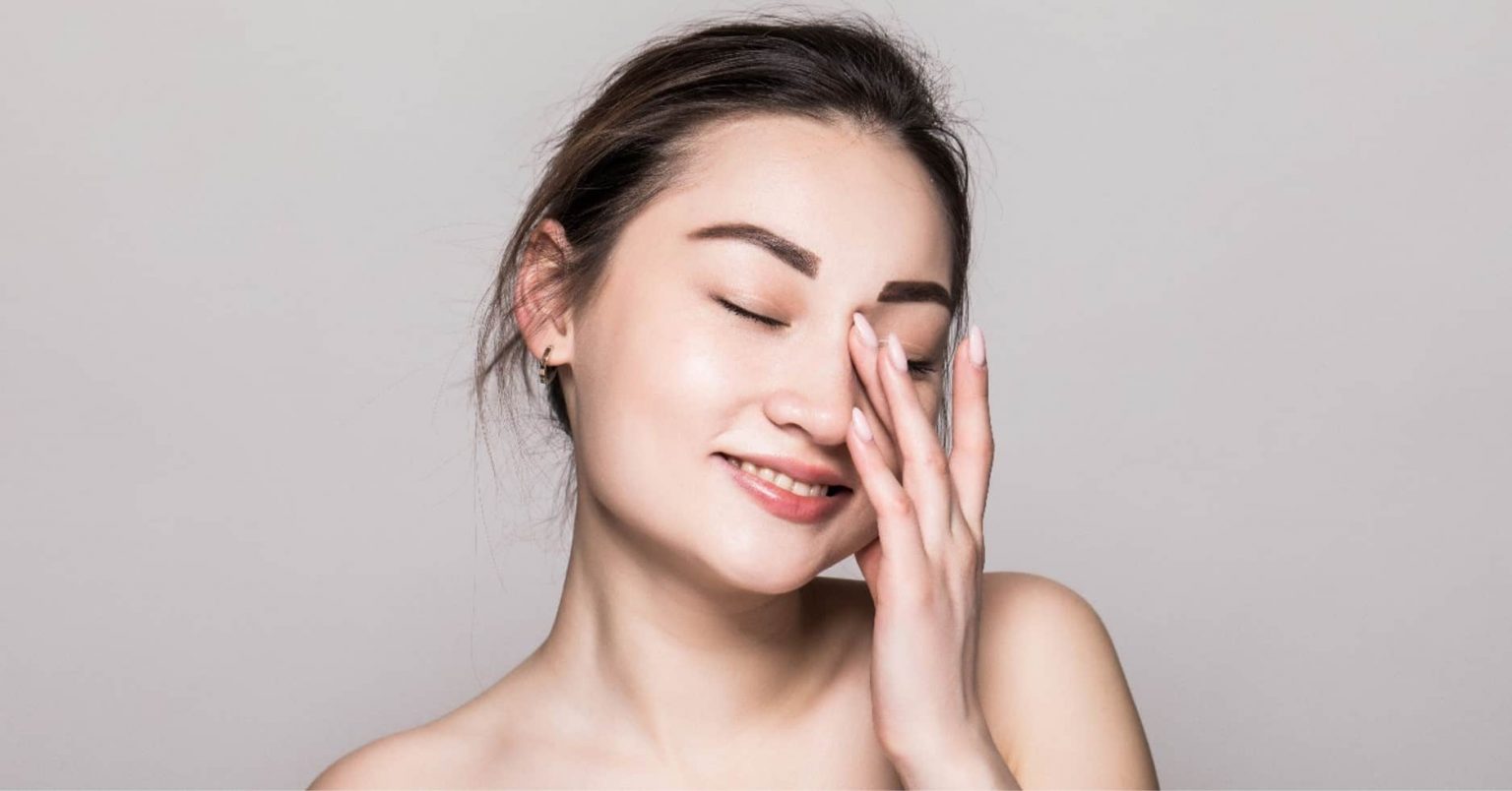 eye bag removal banner model