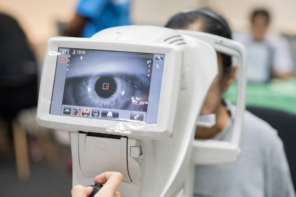 eye test for droopy eyelids