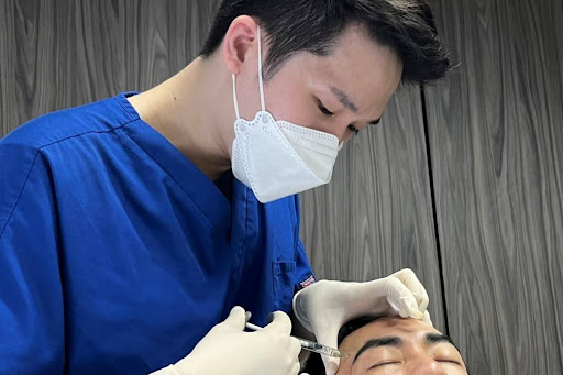 doctor injecting patient for btx brow lift surgery